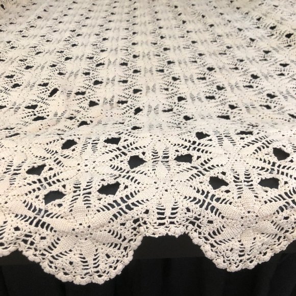 Crochet Tablecloth Bed Spread Offwhite Vintage 62x72